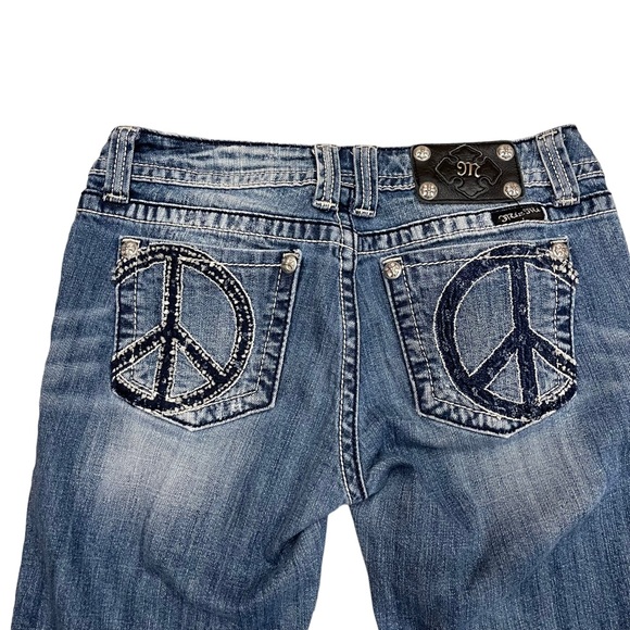 Miss Me Bermuda Denim Shorts with Peace Sign Detailing - Picture 6 of 15